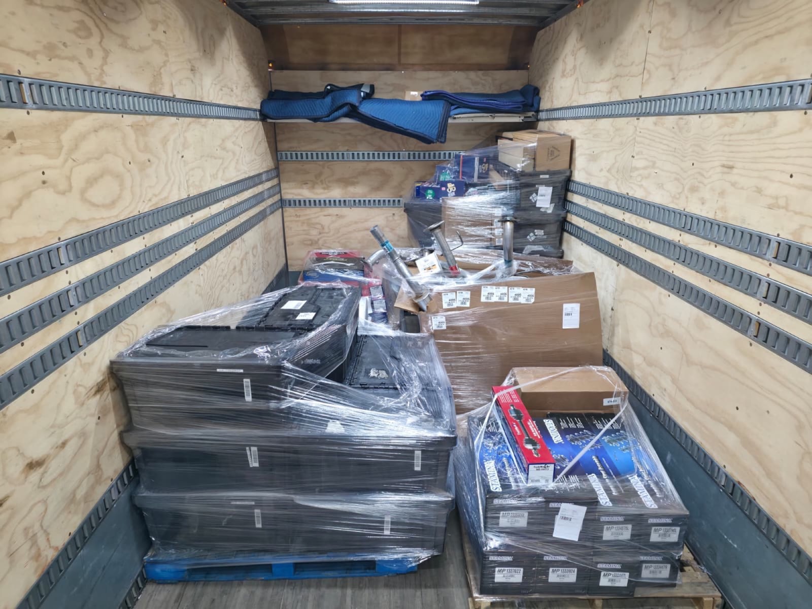 Mixed palletized cargo on trailer