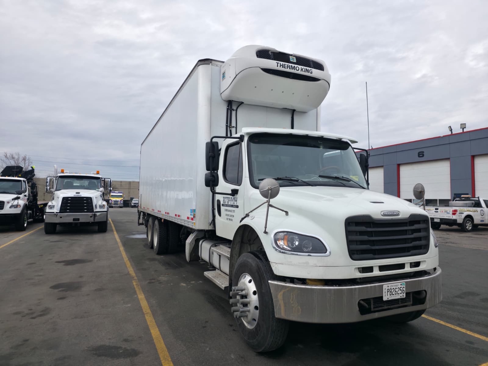 Reefer truck with Thermo King unit